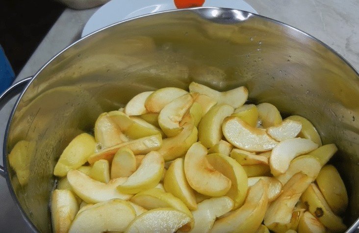Яблочный компот из свежих яблок в кастрюле рецепт