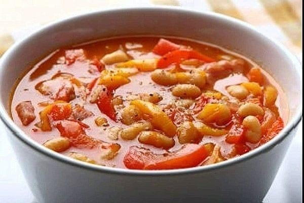 Суп с фасолью в томатном соусе