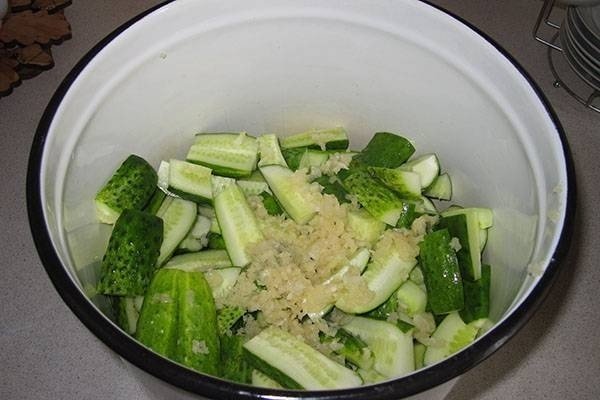 Салат из огурцов с кинзой по китайски