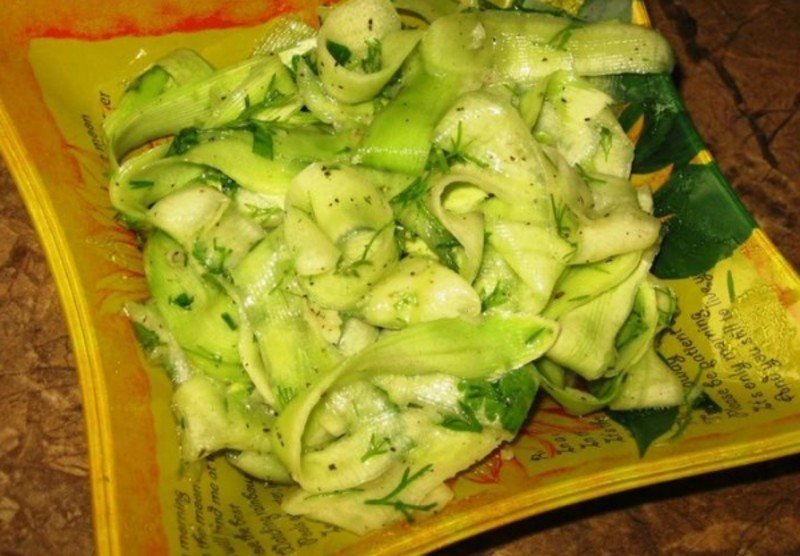 Салат из кабачков с зеленью