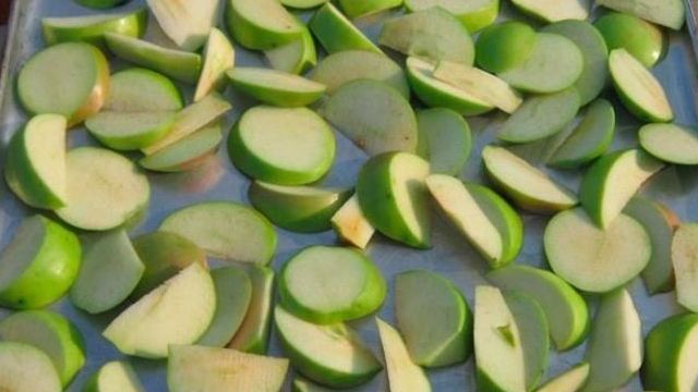 Как правильно сушить яблоки: вкусные яблочные чипсы в домашних условиях